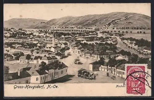 AK Haugsdorf /N.-Oe., Gross-Haugsdorf, Blick über den Ort auf Hügel