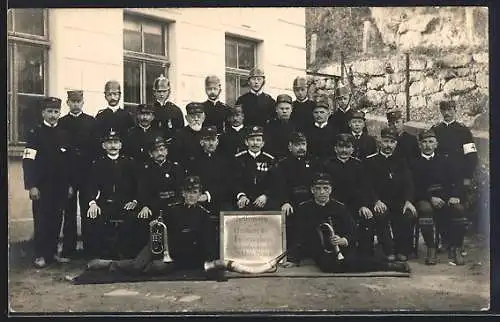 Foto-AK St. Nikola, Feuerwehrmänner zur Eröffnung des Feuerwehrzeughauses St. Nikola und Struden 1922