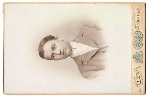 Fotografie M. Creutz, Hamburg, Altonaerstr. 2, kgl. Wappen nebst Medaillen und Anschrift des Ateliers