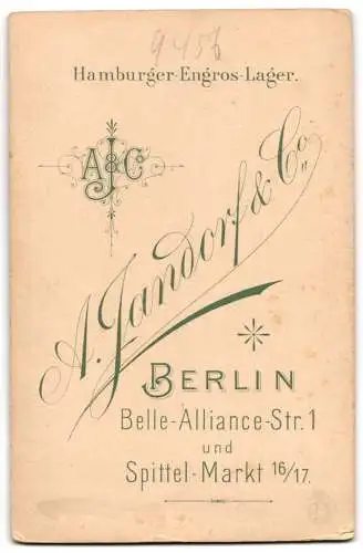 Fotografie A. Jandorf & Co., Berlin, Belle-Alliance-Str. 1, hübsche junge Schneiderinnen mit Massband und Kleidungsstück