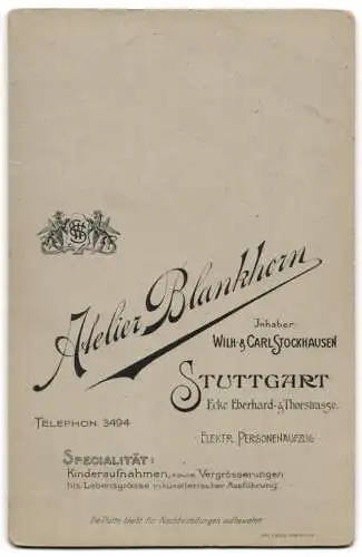 Fotografie Atelier Blankhorn, Stuttgart, Eberhardstr. 55, Studenten in vollem Wichs mit Schläger vor der Mensur