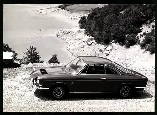 Fotografie Auto Simca 1200 Coupe, Sportwagen am Flussufer