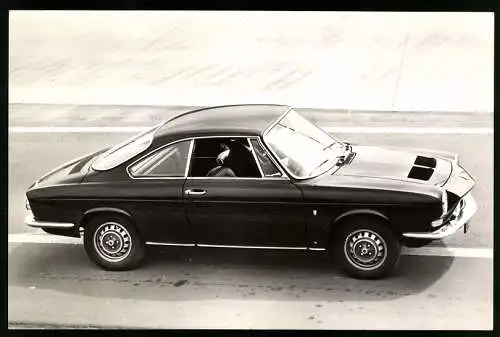 Fotografie Auto Simca 1200 S Coupe, Sportwagen auf einer Teststrecke, Werkfoto