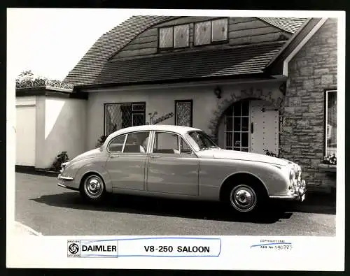 Fotografie Auto British Leyland Daimler V8-250 Saloon, Luxus-Limousine, Werkfoto