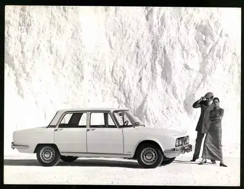 Fotografie Auto Alfa Romeo 1750 Berlina, Paar nebst Limousine, Werkfoto
