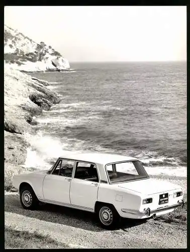 Fotografie Auto Alfa Romeo 1750 Berlina, Limousine & Uferpartie, Werkfoto