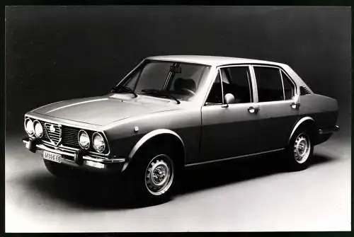 Fotografie Auto Alfa Romeo, Limousine, Werkfoto