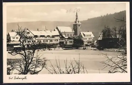 AK Bad Liebenzell, Strassenpartie mit Kirche im Schnee