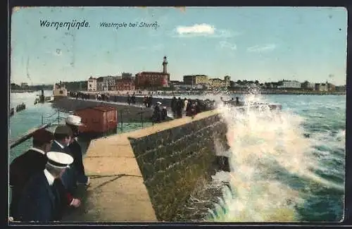 AK Warnemünde /Ostsee, Westmole bei Sturm