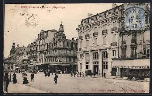 AK Troyes, Rue de la Republique, Place des Anciennes-Boucheries, Strassenbahn