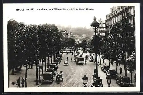 AK Le Havre, La Place de l'Hotel-de-Ville et Tramways, Strassenbahnen