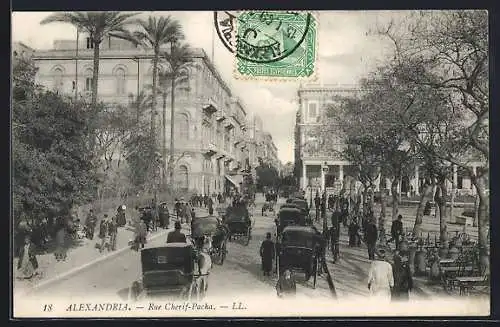 AK Alexandria, Rue Cherif-Pacha, Strassenpartie mit Kutschen