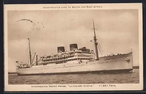 AK Passagierschiff IMV Llangibby Castle vor der Küste, Union-Castle Liner