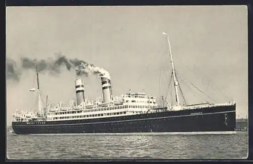 AK Passagierschiff SS Volendam der Holland-Amerika-Linie vor der Küste
