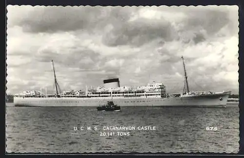 AK Passagierschiff UCMS Caernarvon Castle vor der Küste, Union-Castle Liner