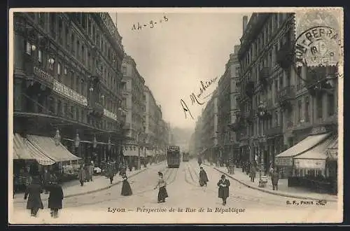 AK Lyon, perspective de la rue de la République, Strassenbahnen