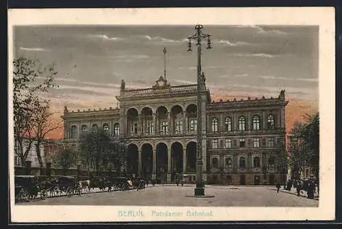 AK Berlin, Potsdamer Bahnhof mit Kutschen / Droschken