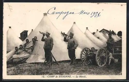 AK Camp de Sisonne, Weckruf im Zeltlager, Trompeter und Infanteriegeschütz