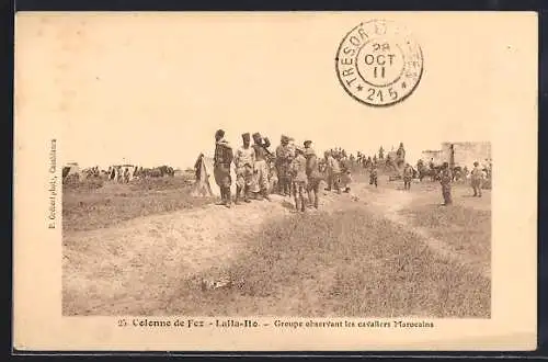 AK Colonne de Fez, Laila-Ito, Groupe observant les cavaliers Marocains
