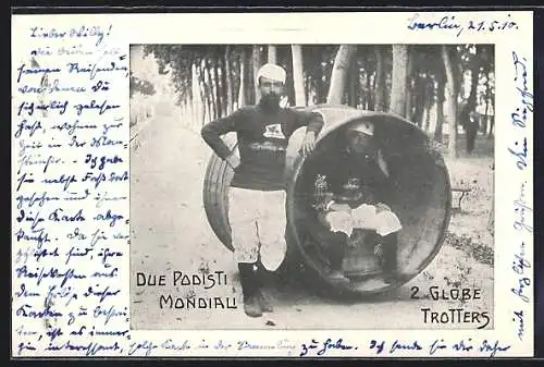 AK 2 Globetrotters, Fussroller Zanardi Attilio und Vianello Eugen mit ihrem Fass