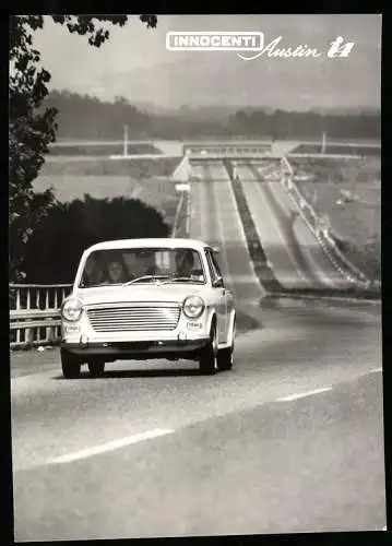 Fotografie Auto Innocenti Austin i4, PKW Linkslenker für den italienischen Markt auf einer Autobahn