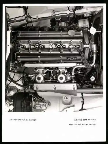 Fotografie Auto British Leyland Jaguar XJ6 Saloon, 6-Zylinder DOHC Reihenmotor, Werkfoto