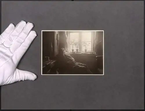 Fotografie Joseph Schorer, Hamburg, Ansicht Hamburg, Seemann-Armenheim, Seemann in seiner Stube, Maja Heya Stempel