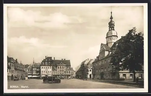 AK Borna / Sachsen, Markt mit Geschäften und Fahrzeug