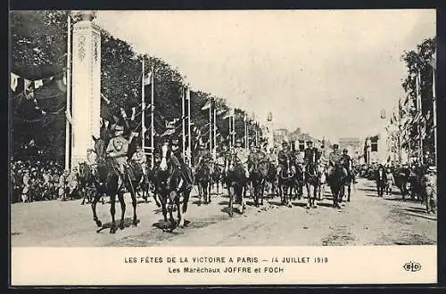 AK Paris, Siegesparade / Fete de la Victoire 14. Juli 1919, Les Marechaux Joffre et Foch