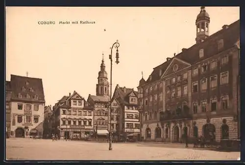 AK Coburg, Marktplatz mit Rathaus und Passanten