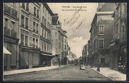 AK Troyes, Rue-Emile Zola, Strassenbahn