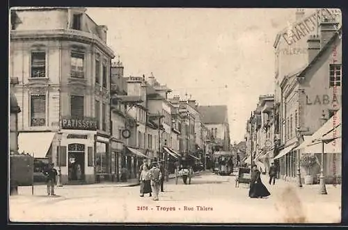 AK Troyes, Rue Thiers, Strassenbahn