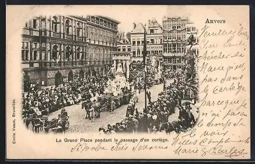 AK Anvers, La Grand Place pendant le passage d`un cortège