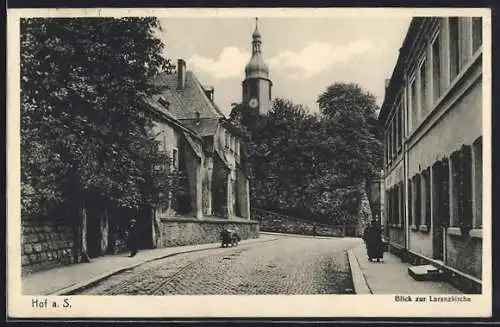 AK Hof a. S., Strassenpartie mit Blick zur Lorenzkirche