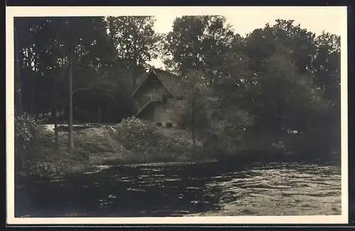 AK Müden /Lüneburger Heide, Alter Treppenspeicher a. d. Wieze, Ansicht vom Fluss aus