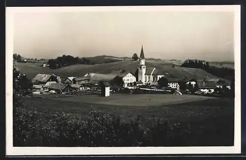 AK Hof bei Salzburg, Ortspartie mit Kirche