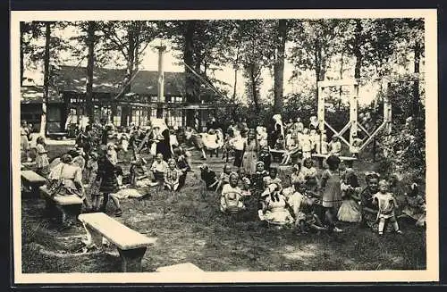 AK Ravels, O.L. Vrouw van de Kempen, Open-luchtschool voor zwakke meisjes, Een speelplein in het park