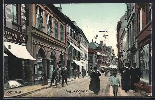 AK Odense, Vestergade, Strassenpartie mit Geschäften