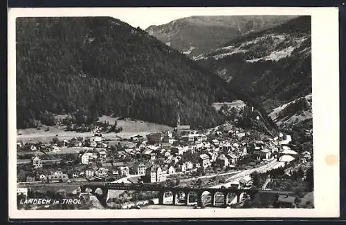 AK Landeck in Tirol, Gesamtansicht von einen Berg aus