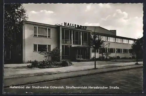 AK Gütersloh, Hallenbad der Stadtwerke, Strassenansicht Herzebrocker Strasse