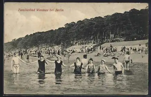 AK Berlin-Wannsee, Familienbad, Frauen in Badeanzügen