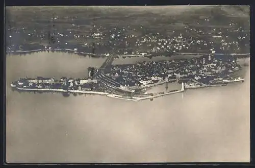 AK Lindau im Bodensee, Luftaufnahme der gesamten Stadt vom Flugzeug aus