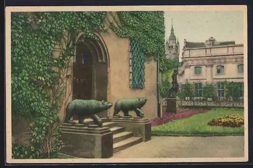 AK Dessau, im Schlosshof