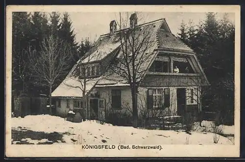 AK Königsfeld / Schwarzwald, Ansicht eines Wohnhauses im Winter