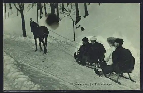 AK Wintersport im Thüringerwald, Zwei besetzte Schlitten werden von einem Pferd bergauf gezogen