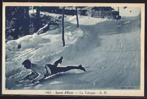 AK Mann im Bauchklatscher auf einem Schlitten bei der Abfahrt