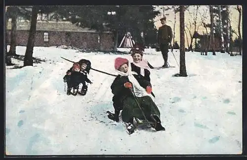AK Frauen und Kinder bei einer Schlitten-Fahrt