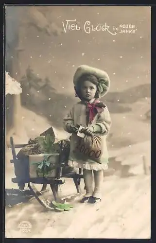 AK Kleines Mädchen mit Geschenken auf einem Schlitten