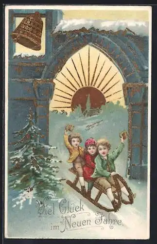 AK Kinder auf einem Schlitten im Sonnenaufgang