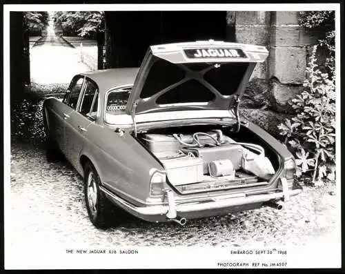 Fotografie Auto Jaguar XJ6 Saloon, Luxus-Limousine mit reisegepäck, Werkfoto